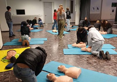 <p style="display:block;"><strong>&bull;</strong> Leben retten – Woche der Laienreanimation am Gymnasium Langenberg</p>