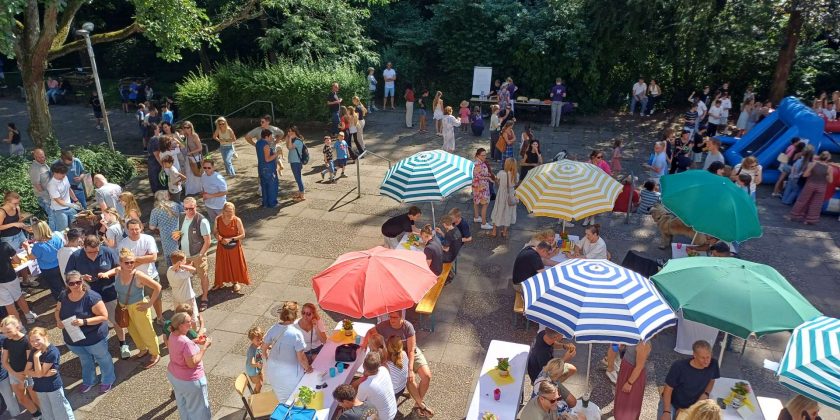 <p style="display:block;"><strong>&bull;</strong> Sommerfest und herzlicher Empfang für die neuen Fünftklässler</p>