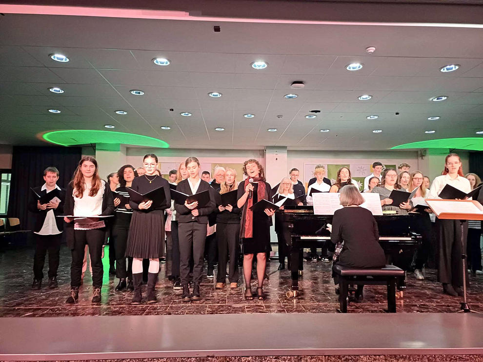 Pausen-, Schulchor und Schulorchester Schulorchester