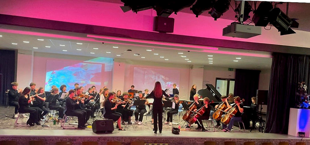Pausen-, Schulchor und Schulorchester Schulorchester
